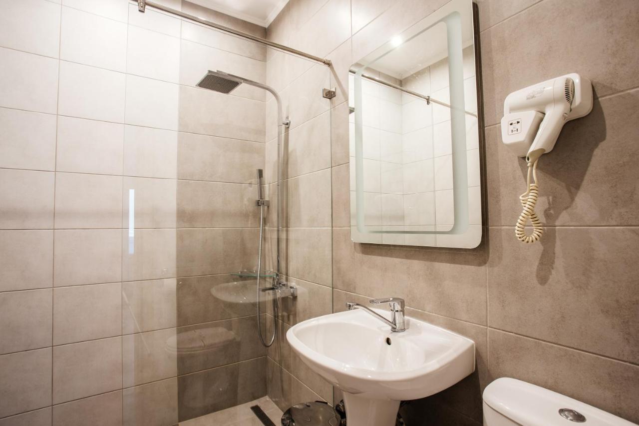 לבוב Discovery Hotel מראה חיצוני תמונה