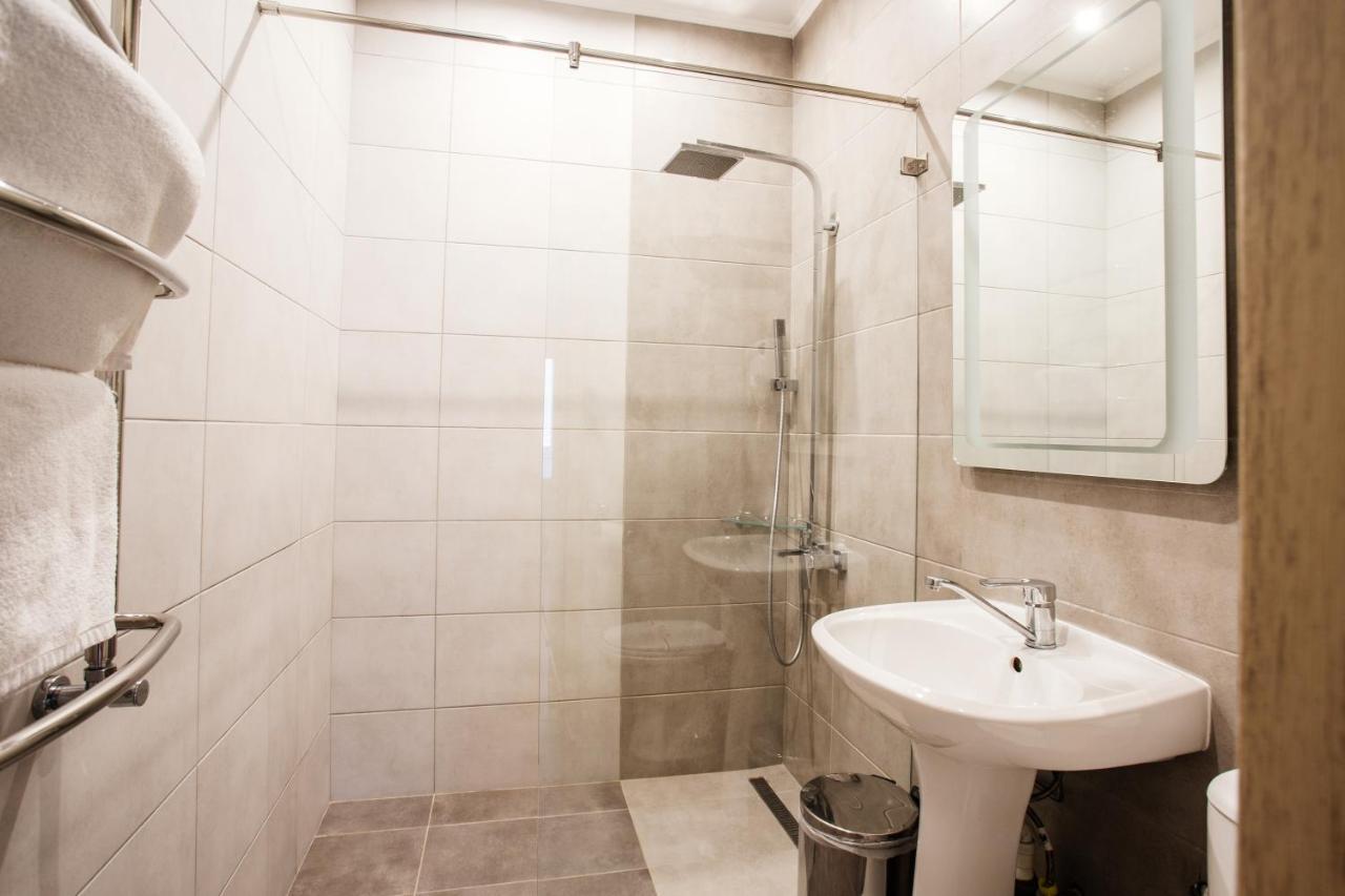 לבוב Discovery Hotel מראה חיצוני תמונה