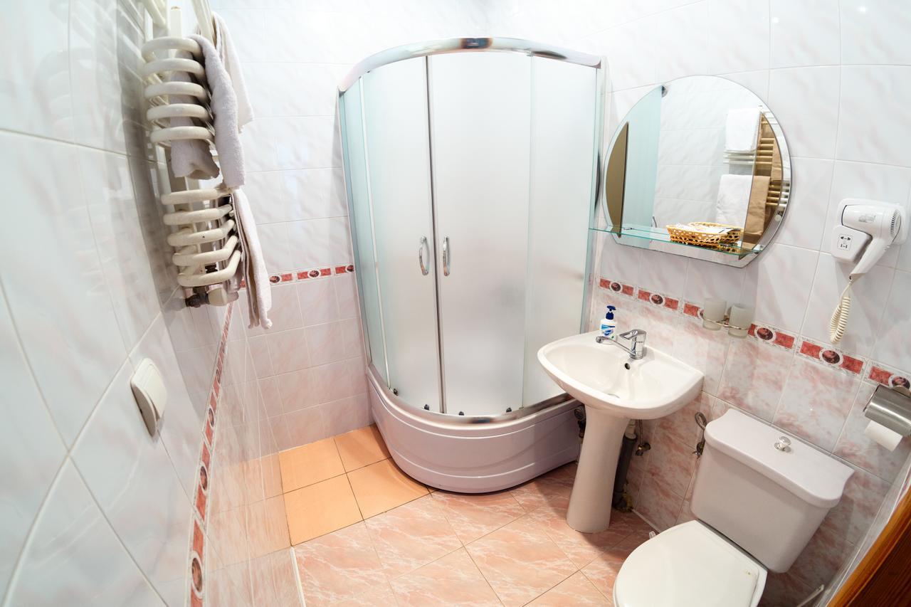 לבוב Discovery Hotel מראה חיצוני תמונה